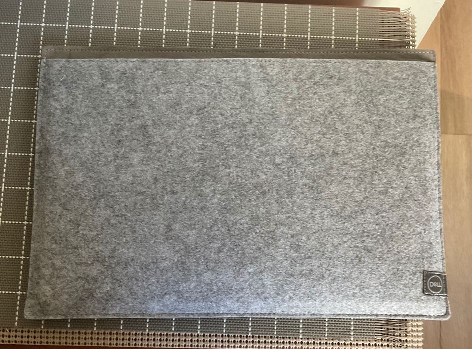 Портативный монитор Dell P1424H