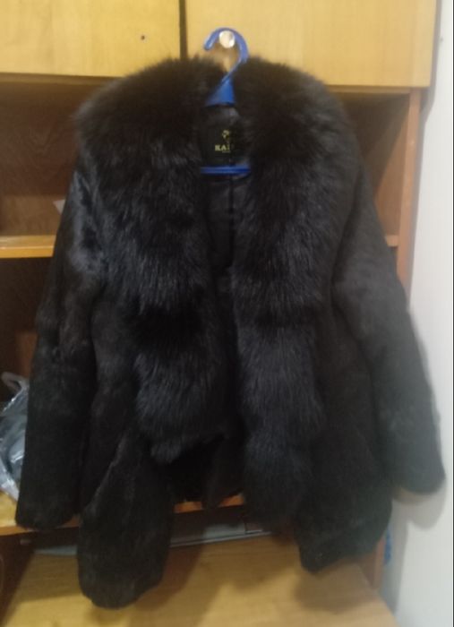 Продаётся  натуральная шуба, короткая.