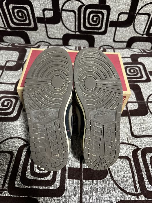 Travis Scott Jordan 1 low maro 42