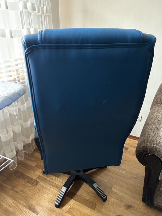 Кресло крутящееся