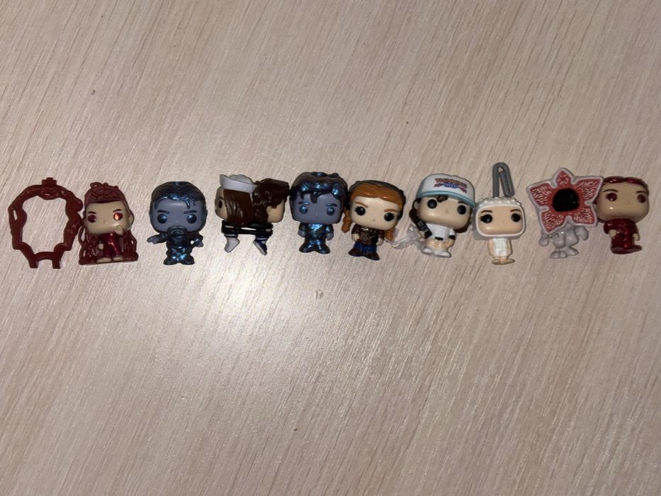 Фигурки очень странные дела из киндер Joy