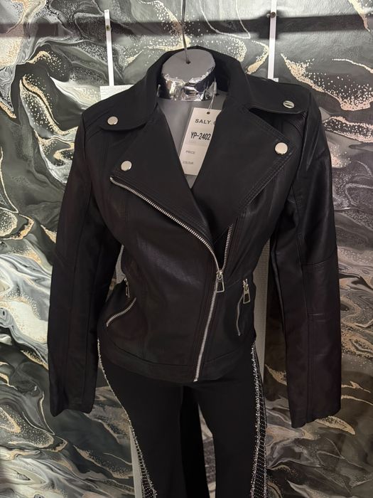 Geaca neagra piele