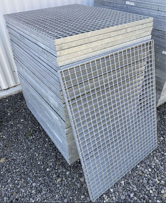 Trepte și gratare zincate