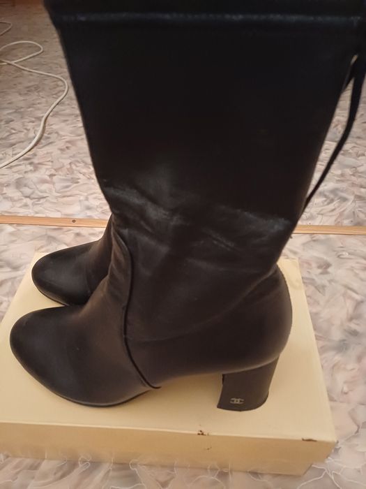 Аяқ киімдер сатылады