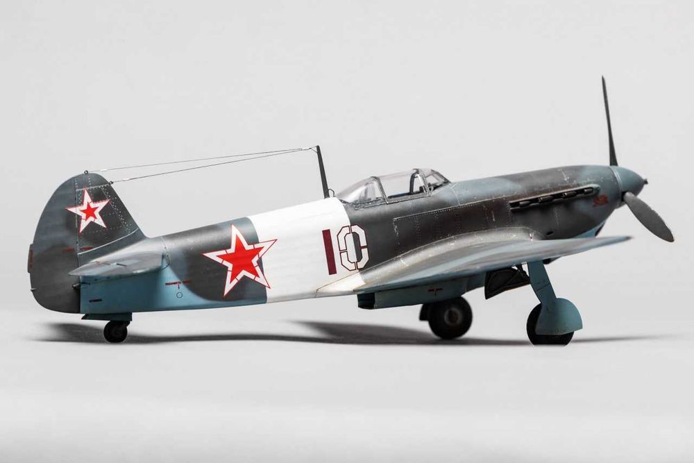 Сборная модель самолета Як-9Д (Звезда, 1/48)