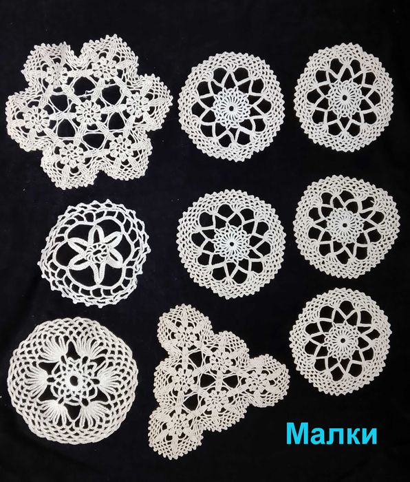 Покривки и подложки, плетени на една кука.