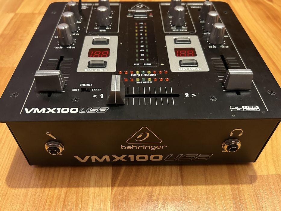 Mixer DJ Behringer VMX100 USB