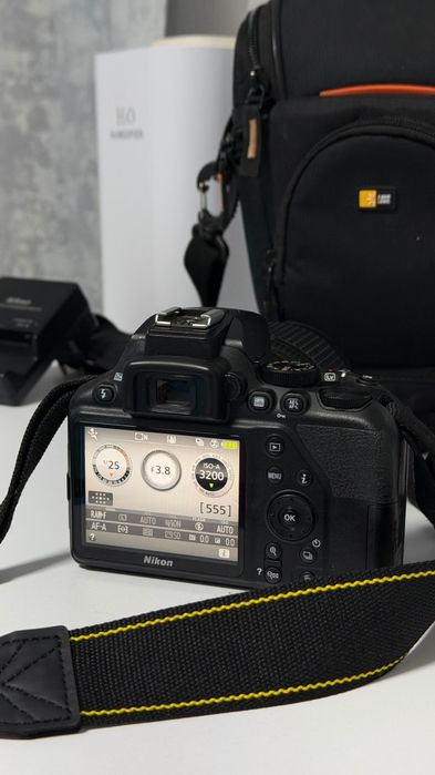 Nikon D3500 + объектив 18–140 мм