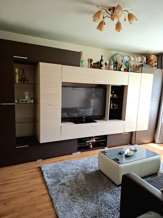 Proprietar ofer spre  vânzare apartament cu 3 camere decomandate,zona Lipovei