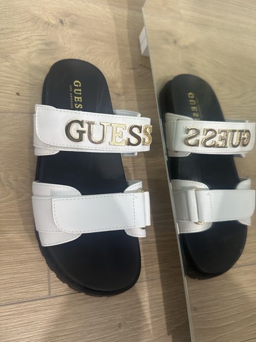 Новые сандали  Guess, белые