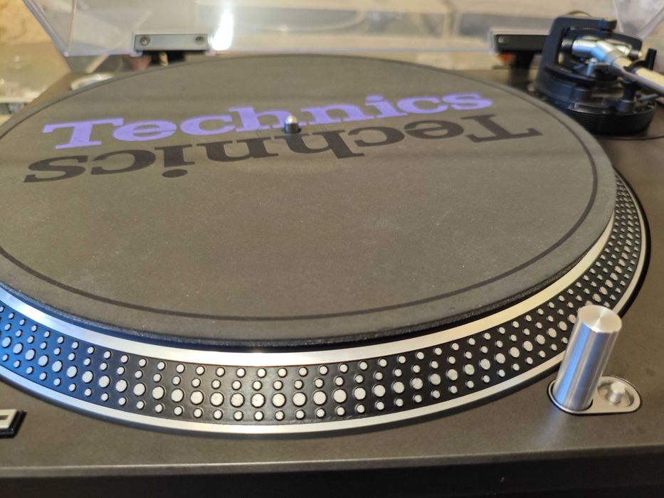 Проигрыватель виниловых дисков Technics SL-1200 mk3
