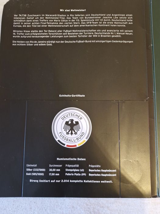 Clasor amagial cu footbal