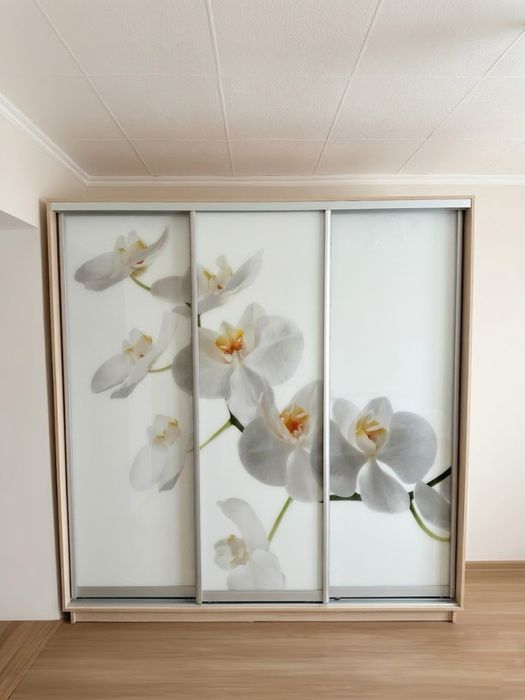 Шкаф модный в отличном состоянии