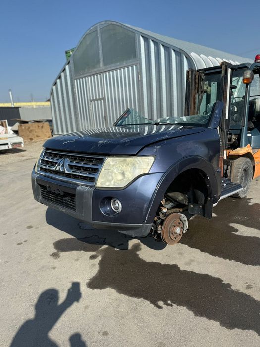 Усилитель бампера от Pajero 4