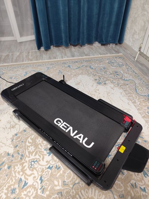 Продам беговую дорожку Genau