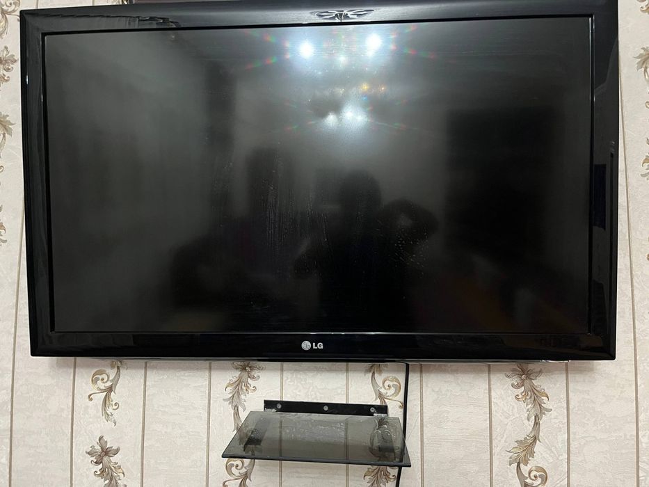 Телевизор LG сатылады.