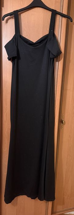 Vand rochii elegante, pretul este per bucata