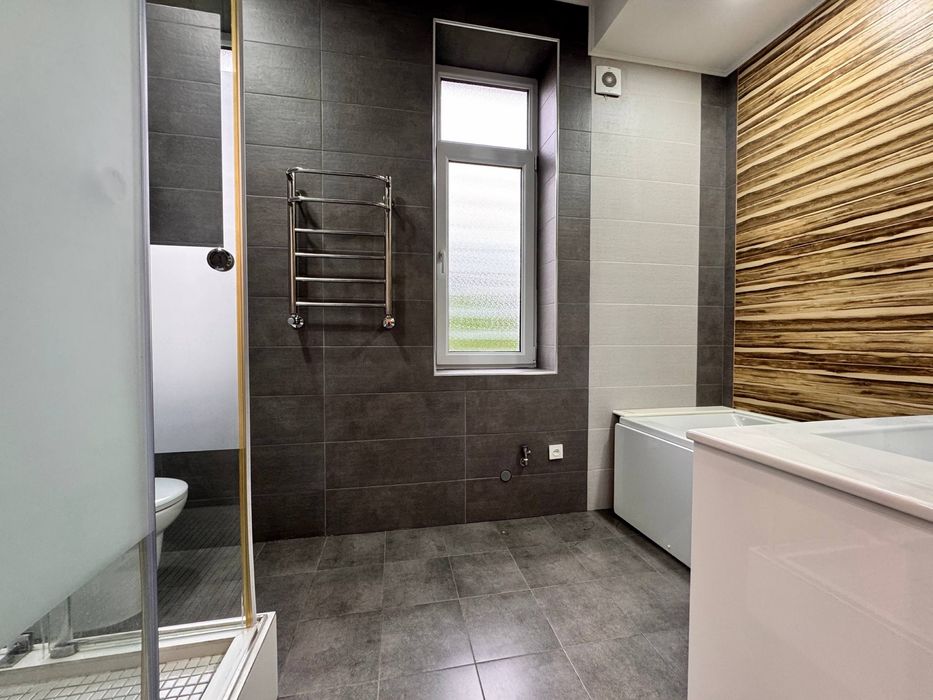 Дархан Новомосковская 4/4/8 128кв.м евро ремонт без мебели