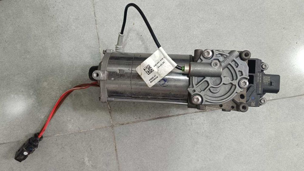 Это компрессор пневматической подвески для Zeekr 001