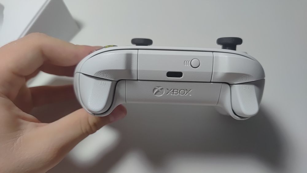 Оригинальный геймпад Xbox Wireless Controller (Robot White).