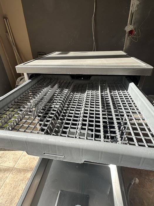 Masina de spalat vase SHARP