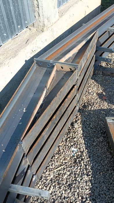 Vând ferme pentru hală metalică 

- structurii metalice pe stoc la pre