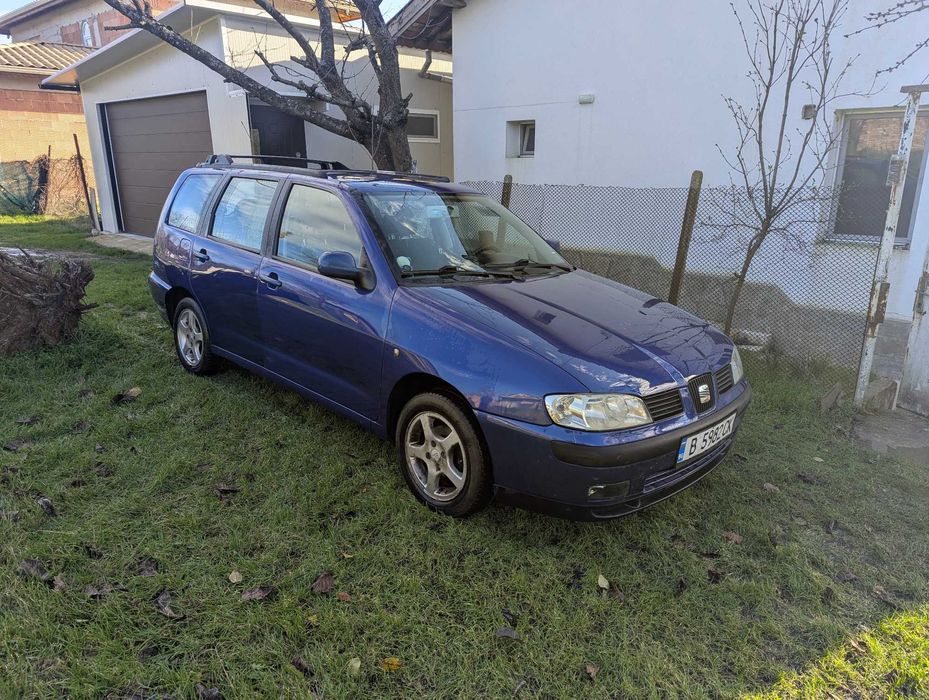 Продава се SEAT Cordoba Vario Signo (комби) 2002 г. Повреден двигател!