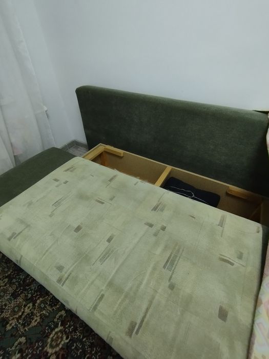 Диван салатного цвета