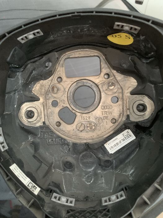 Трехспицевый руль audi