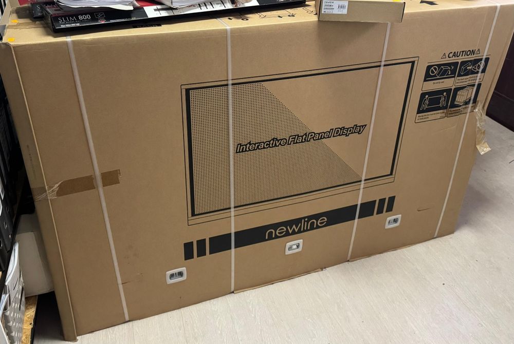 Amanet F28: Monitor tactil  NewLine TT-7522Q + PC WB5A820J