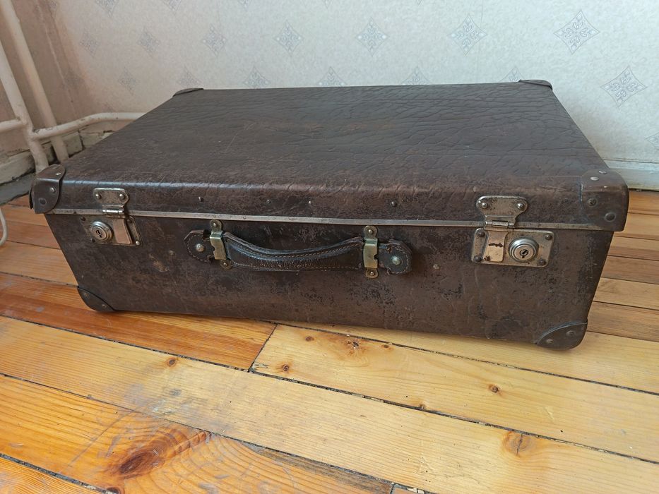 Два стари куфара ретро