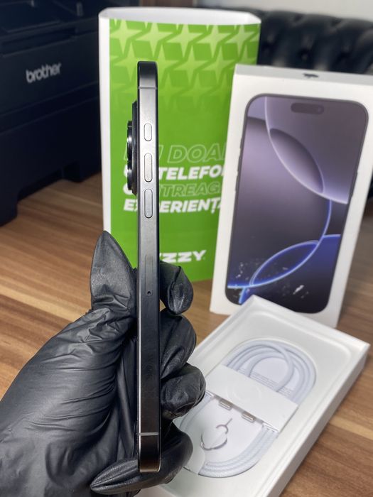 iPhone 16 Pro Max • 1 TB• Black Titanium