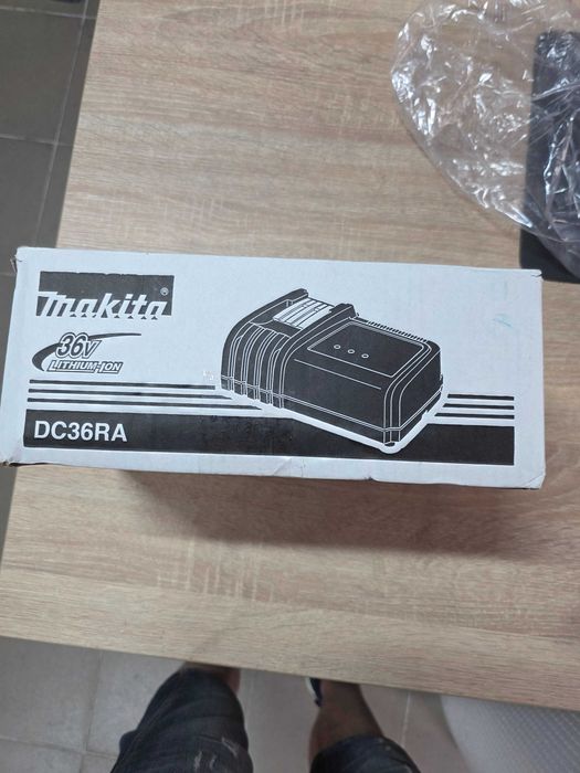 Incarcator MAKITA Li-ion DC36RA 36V pentru incarcare rapida 194863-5