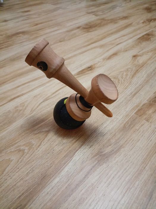 Kendama Tama Okendama Revo și Ken Okendama Maze Antiskid v2