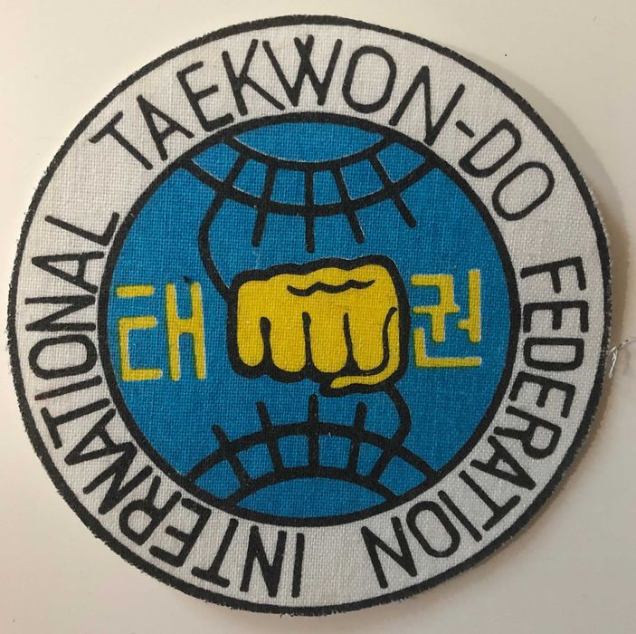 Продавам футболни флагчета, нашивки от края на 80-те години на ХХ в.