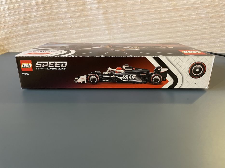 Mașina de curse Haas F1 77250