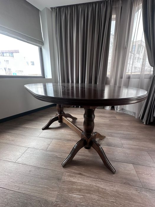 Разтегателна дървена трапезна маса