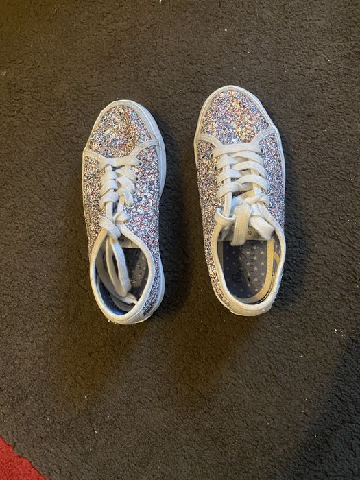 Tenesi marimea 33 in stare foarte buna