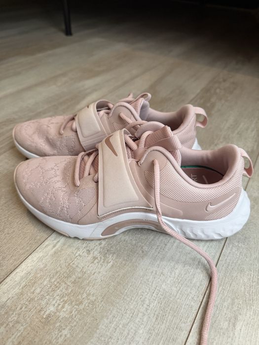 Дамски маратонки Nike - 36 номер