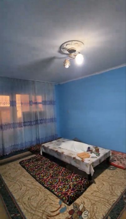 Үй сатылады.