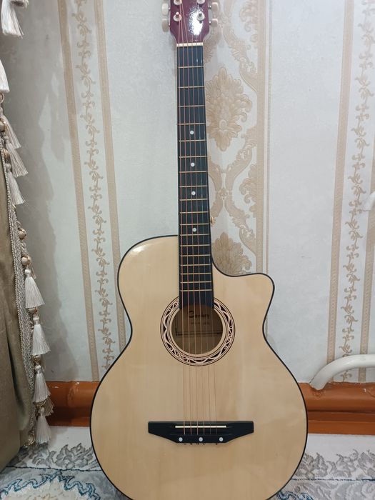 Akusticheskaya Gitara