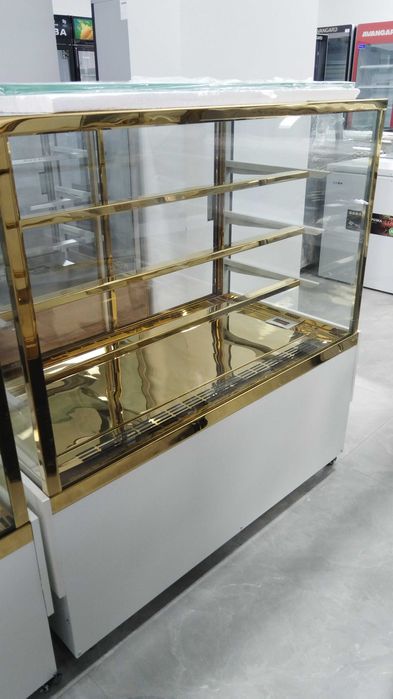 Новый витринный холодильник