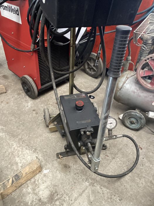 Pompa hidraulica manuala