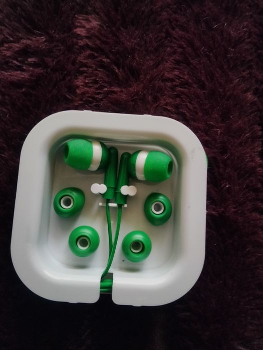 Слушалки с кабел и Bluetooth слушалки hama и G9S