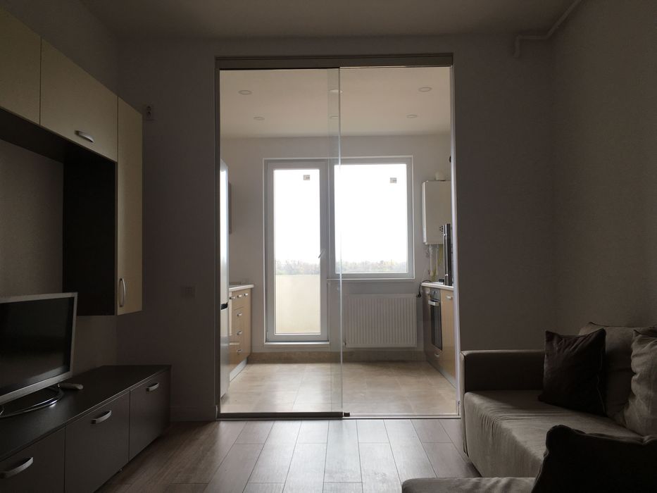 Închiriez apartament cu 2 camere