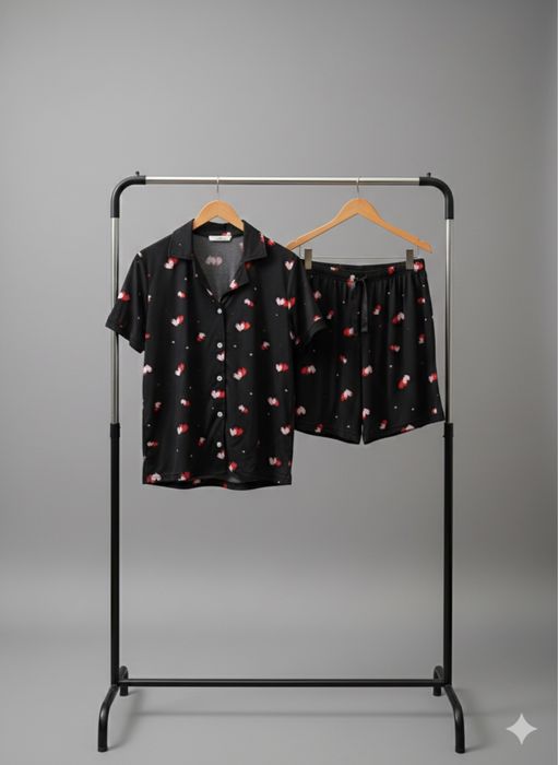 Pijama Damă Neagră cu Inimioare Set Cămașă și Pantaloni Scurți S M L