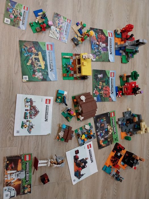 Vând diferite seturi Lego minecraft