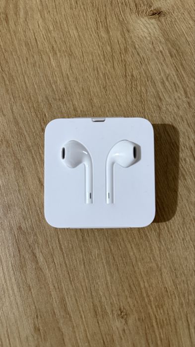 Căști noi Apple EarPods cu fir și conector Lightning