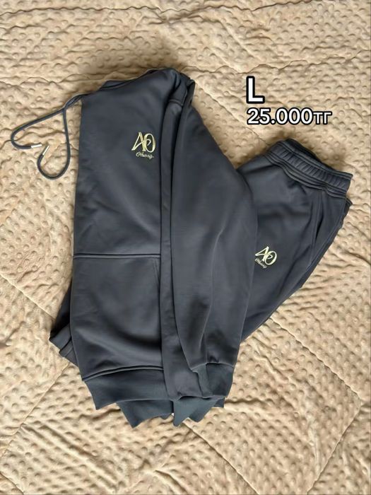 Женские костюмы,