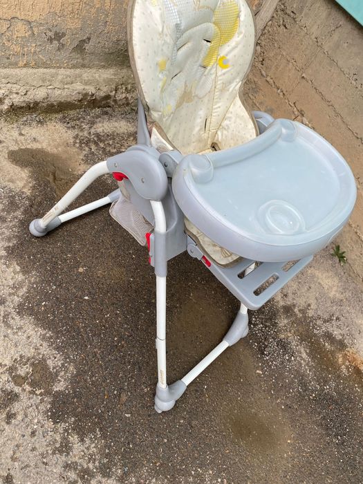 Балаға отырғызып тамақ ішетін столик